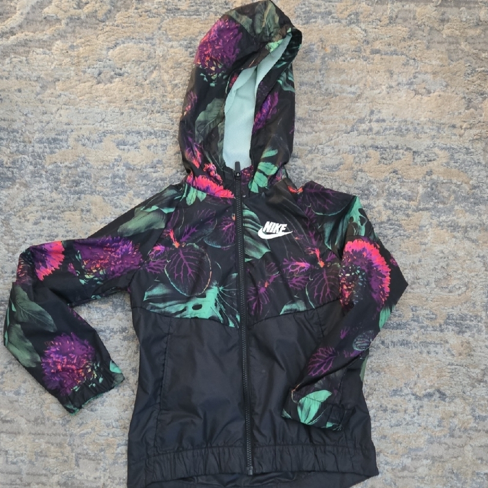 Nike AQ8803-343 Girls' Sportswear Windrunner Jacket Hooded Floral